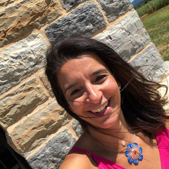 Meet your Posher, Cris - Picture 1 of 1